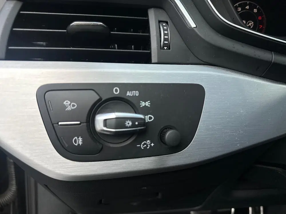 Audi A4 2.0 TFSI S line uit 2019, foto 5