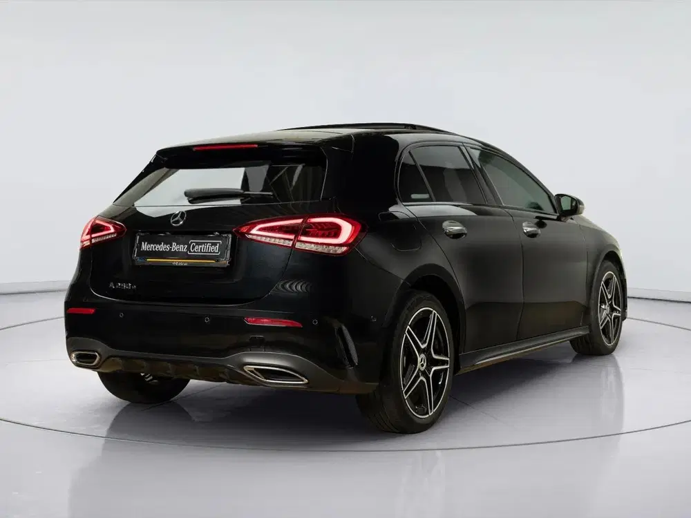 Mercedes-Benz A-Klasse 250 e Business Solution AMG uit 2022, foto 2