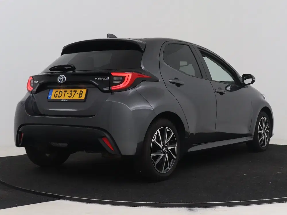 Toyota Yaris 1.5 Hybrid Dynamic Limited uit 2023, foto 2