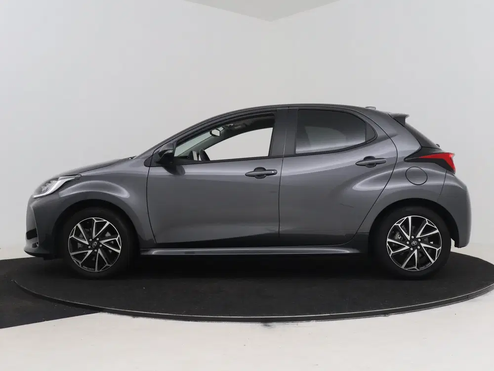 Toyota Yaris 1.5 Hybrid Dynamic Limited uit 2023, foto 3