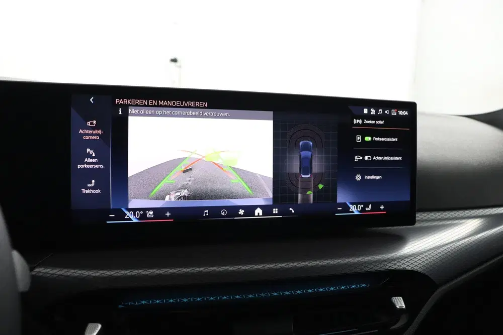 BMW 3-serie 330e uit 2025, foto 12