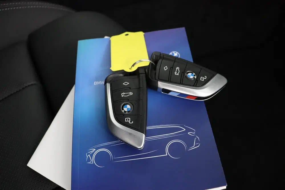 BMW 3-serie 330e uit 2025, foto 13