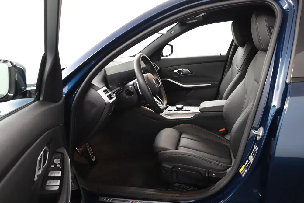 BMW 3-serie 330e uit 2025, foto 14