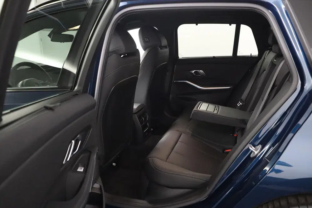 BMW 3-serie 330e uit 2025, foto 15