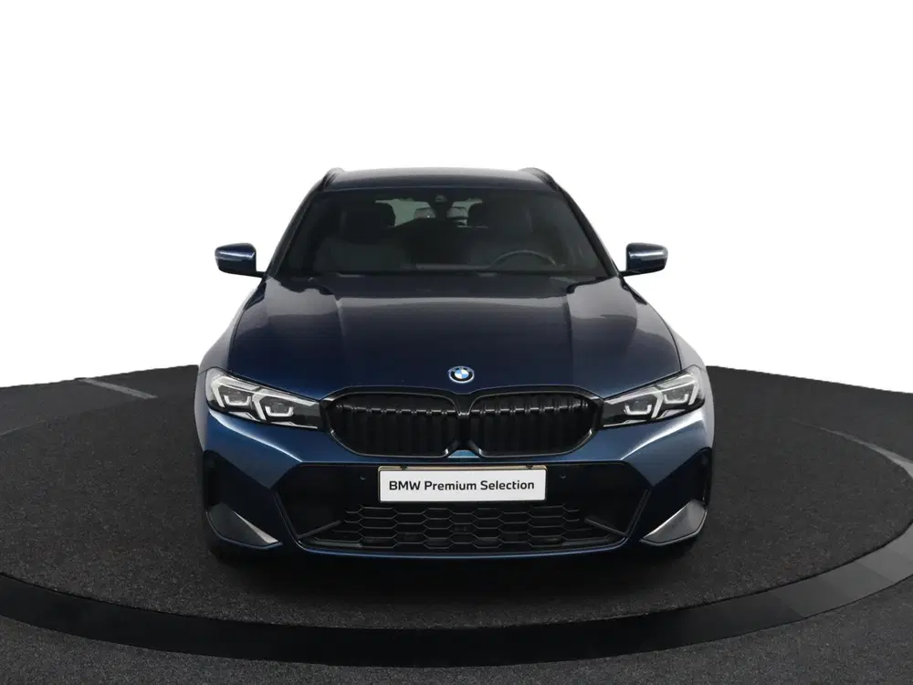 BMW 3-serie 330e uit 2025, foto 2