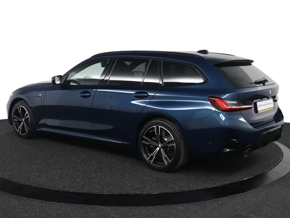 BMW 3-serie 330e uit 2025, foto 5