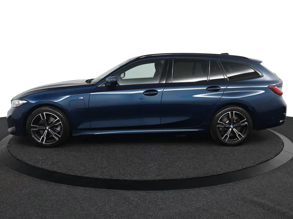 BMW 3-serie 330e uit 2025, foto 6
