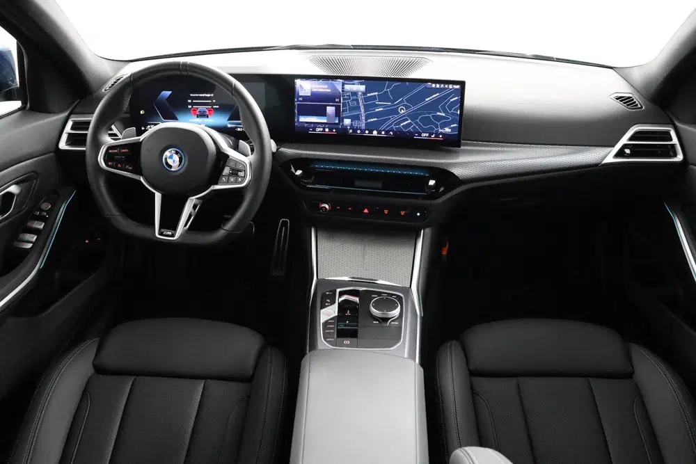 BMW 3-serie 330e uit 2025, foto 9