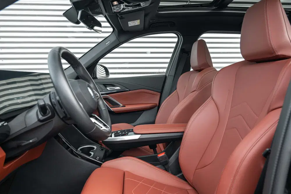 BMW iX1 eDrive20 M Sport uit 2025, foto 4