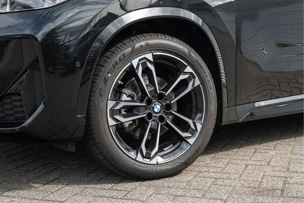 BMW iX1 eDrive20 M Sport uit 2025, foto 8