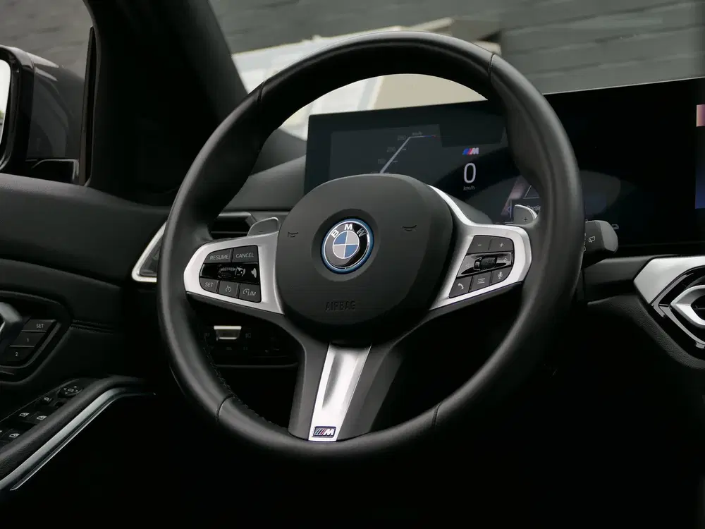 BMW 3-serie 320e M-Sport Pro Shadowline 19Inch uit 2024, foto 14