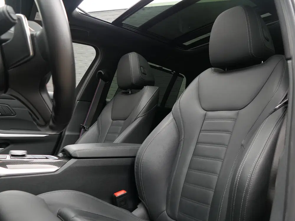 BMW 3-serie 320e M-Sport Pro Shadowline 19Inch uit 2024, foto 6