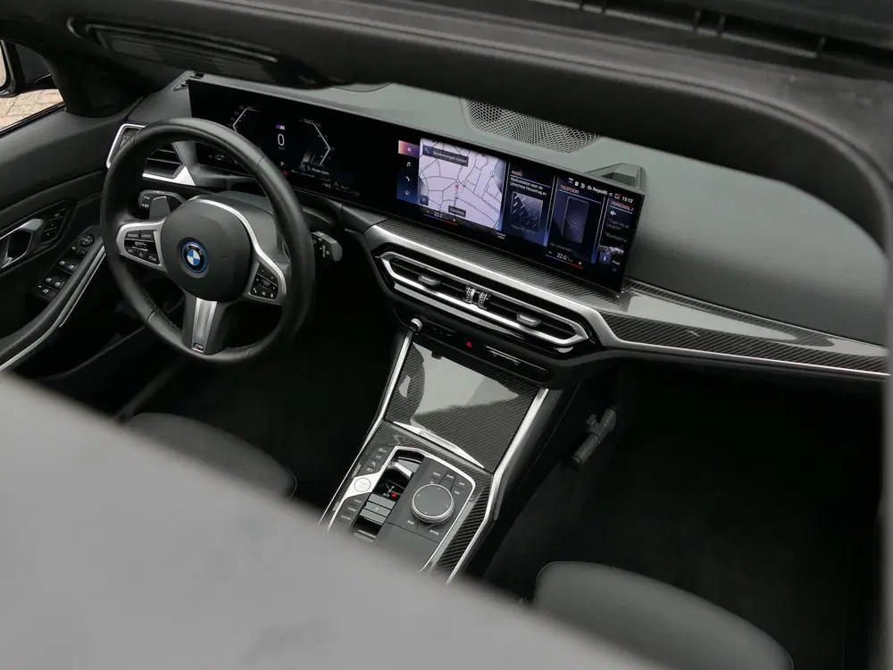BMW 3-serie 320e M-Sport Pro Shadowline 19Inch uit 2024, foto 7