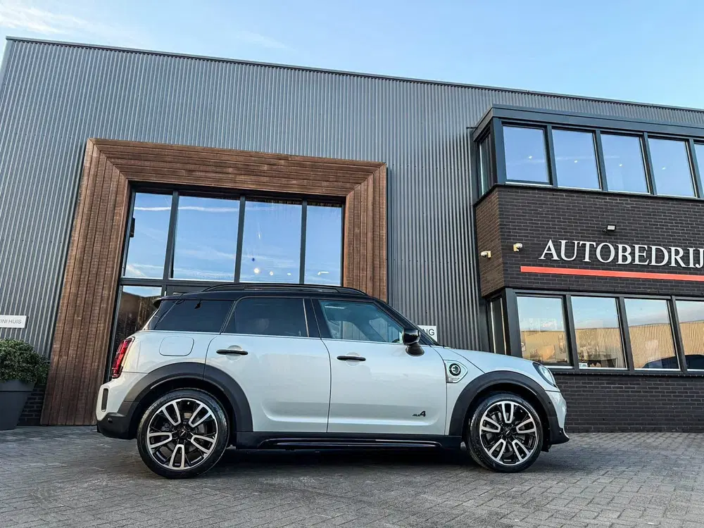 Mini Countryman Mini Countryman Cooper S E ALL4 John Coope uit 2021, foto 3