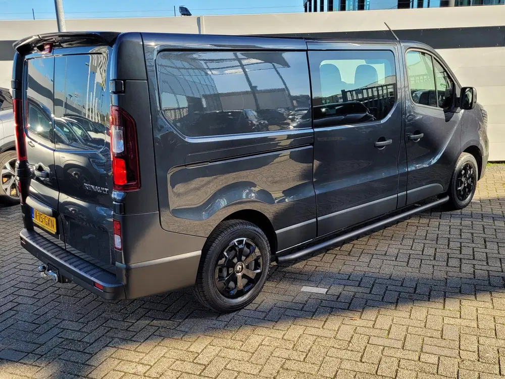 Renault Trafic 2.0 Blue dCi 150 L2H1 Black Edition uit 2024, foto 2