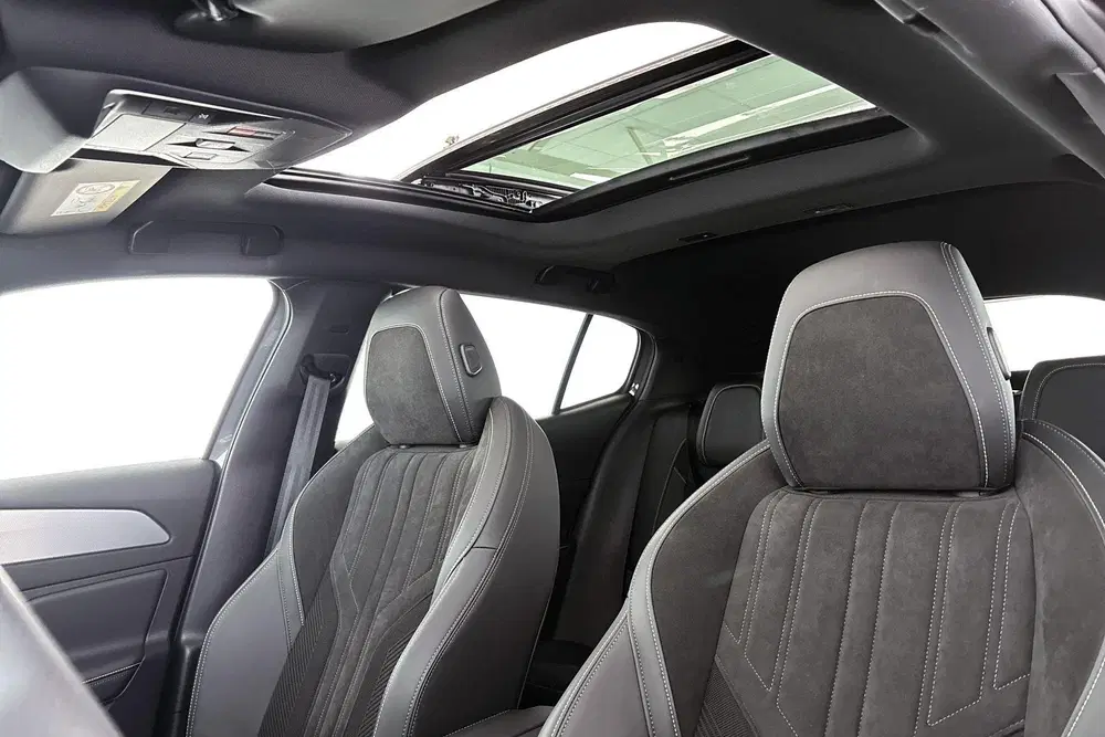 Peugeot 408 1.6 HYbrid 225 GT Pano FOCAL Massage 360 C uit 2024, foto 8