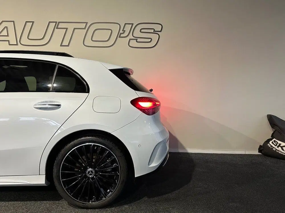 Mercedes-Benz A-Klasse 250 E AMG LINE l PANORAMA l CAMERA l uit 2023, foto 10
