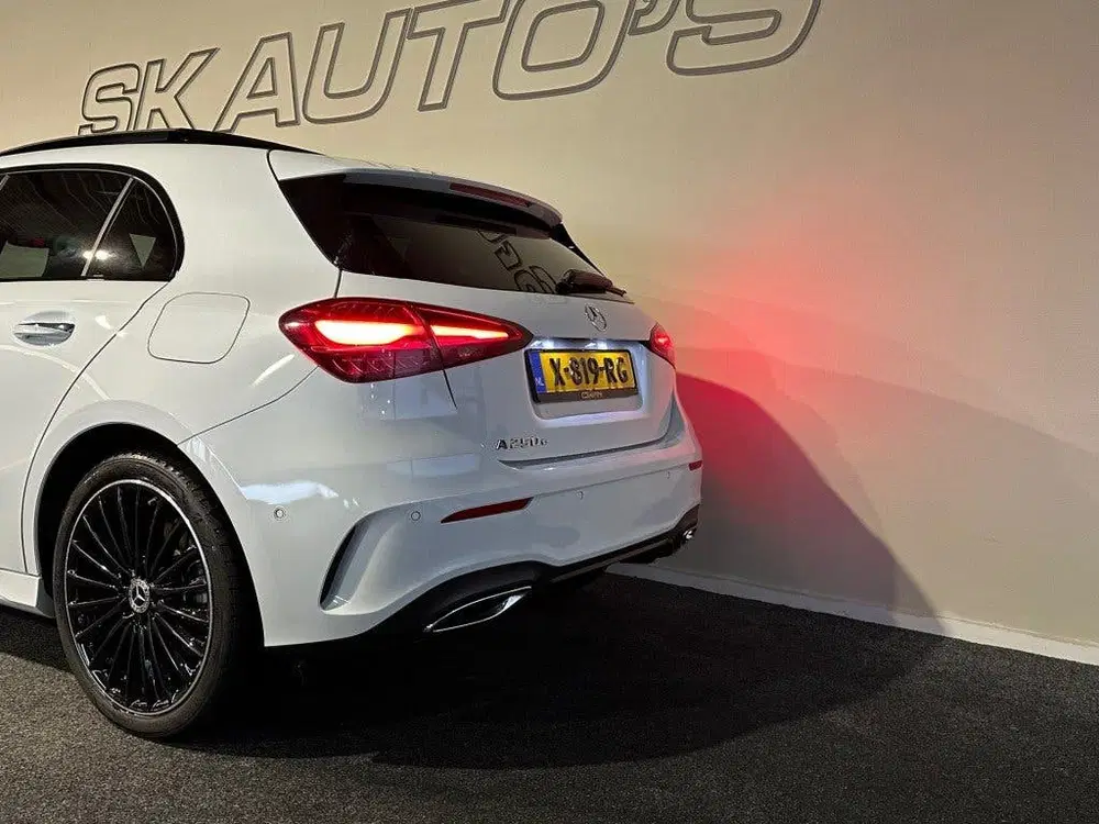 Mercedes-Benz A-Klasse 250 E AMG LINE l PANORAMA l CAMERA l uit 2023, foto 11