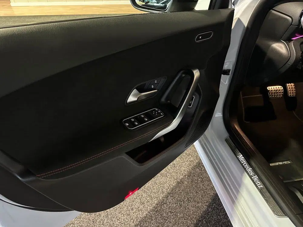 Mercedes-Benz A-Klasse 250 E AMG LINE l PANORAMA l CAMERA l uit 2023, foto 12