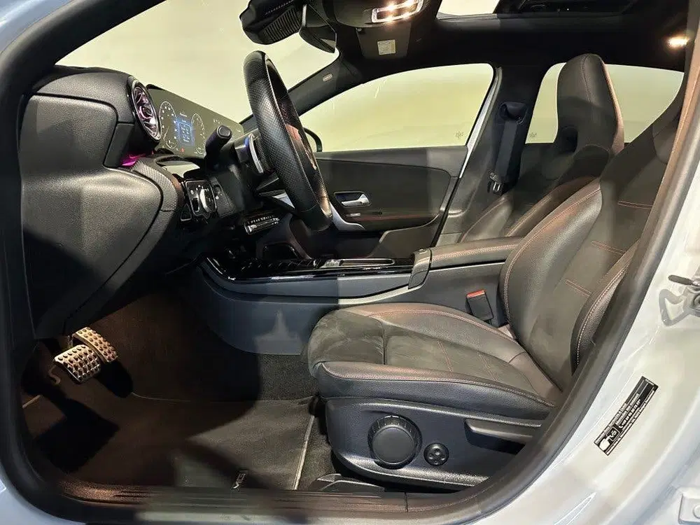 Mercedes-Benz A-Klasse 250 E AMG LINE l PANORAMA l CAMERA l uit 2023, foto 13