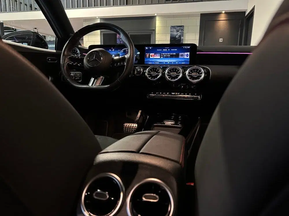 Mercedes-Benz A-Klasse 250 E AMG LINE l PANORAMA l CAMERA l uit 2023, foto 15