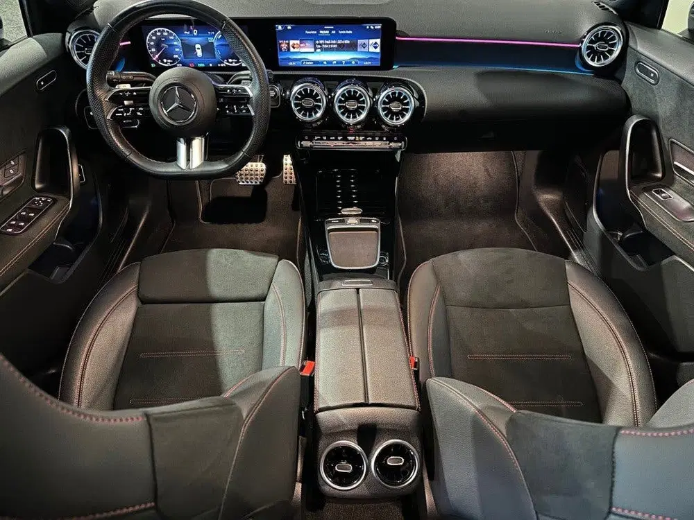 Mercedes-Benz A-Klasse 250 E AMG LINE l PANORAMA l CAMERA l uit 2023, foto 2