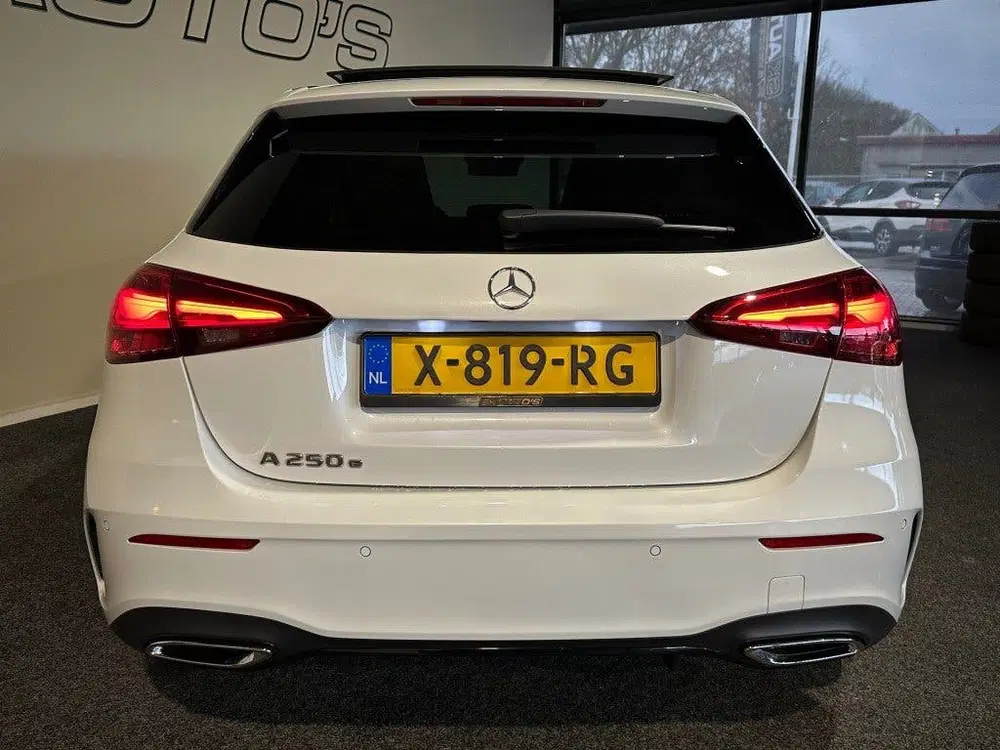 Mercedes-Benz A-Klasse 250 E AMG LINE l PANORAMA l CAMERA l uit 2023, foto 4
