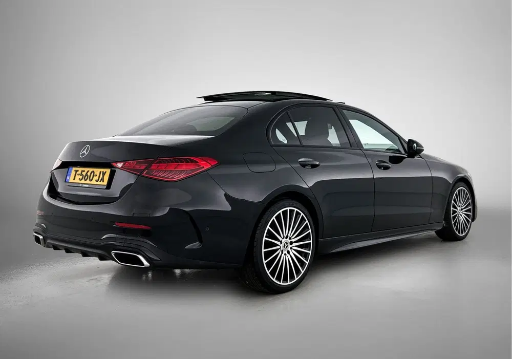 Mercedes-Benz C-Klasse 180 AMG Line uit 2023, foto 2