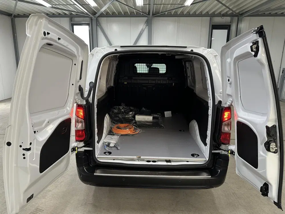 Toyota Proace City Challenger Long (L2) 50 kWh 136p uit 2026, foto 8