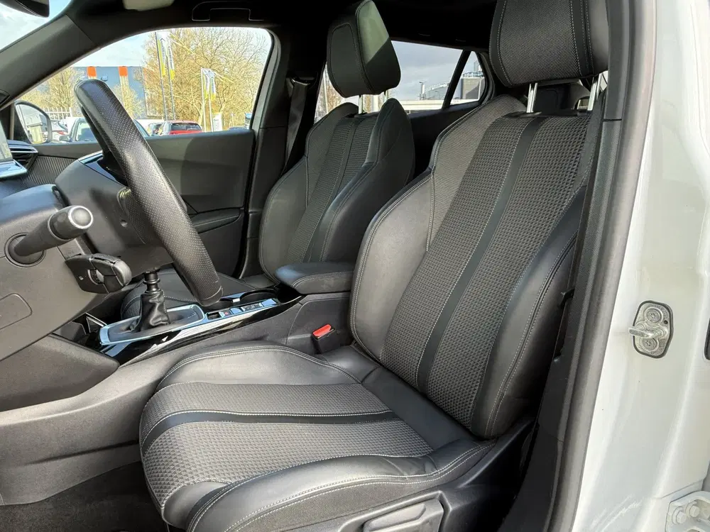 Peugeot 2008 BWJ 2021 uit 2021, foto 4