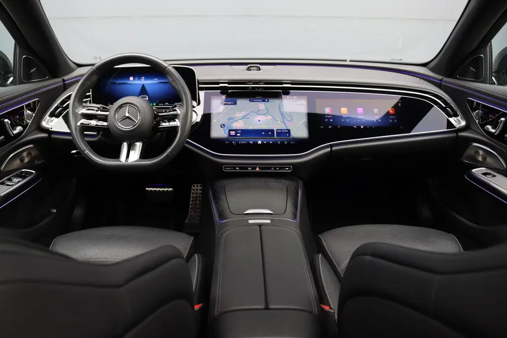 Mercedes-Benz E-Klasse 200 AMG Line uit 2024, foto 2