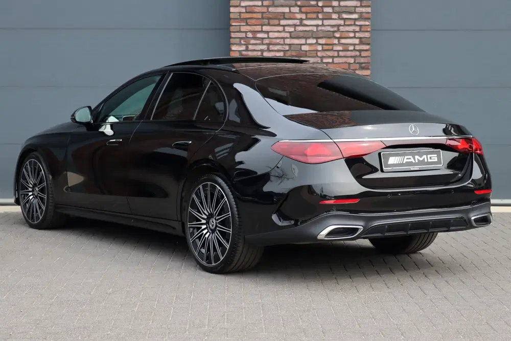 Mercedes-Benz E-Klasse 200 AMG Line uit 2024, foto 5