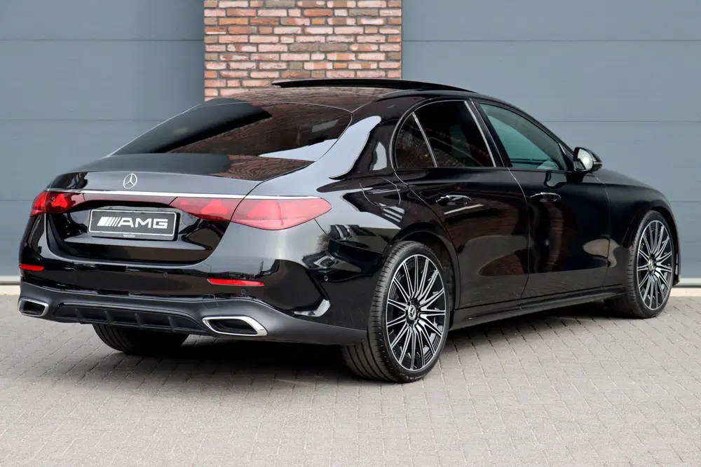 Mercedes-Benz E-Klasse 200 AMG Line uit 2024, foto 7