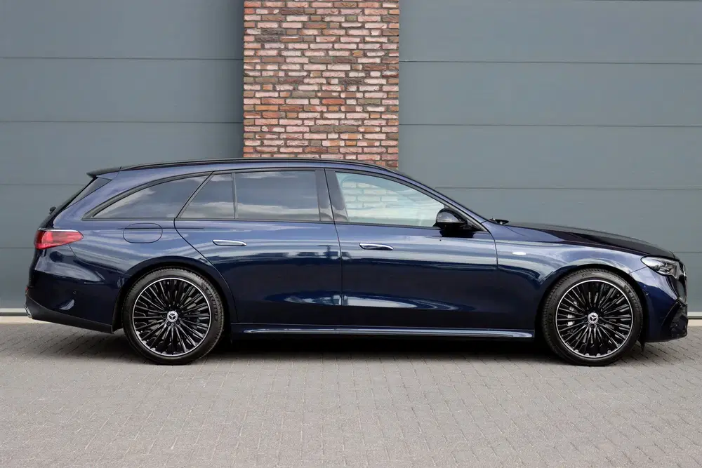 Mercedes-Benz E-Klasse 300 e AMG Line uit 2025, foto 11