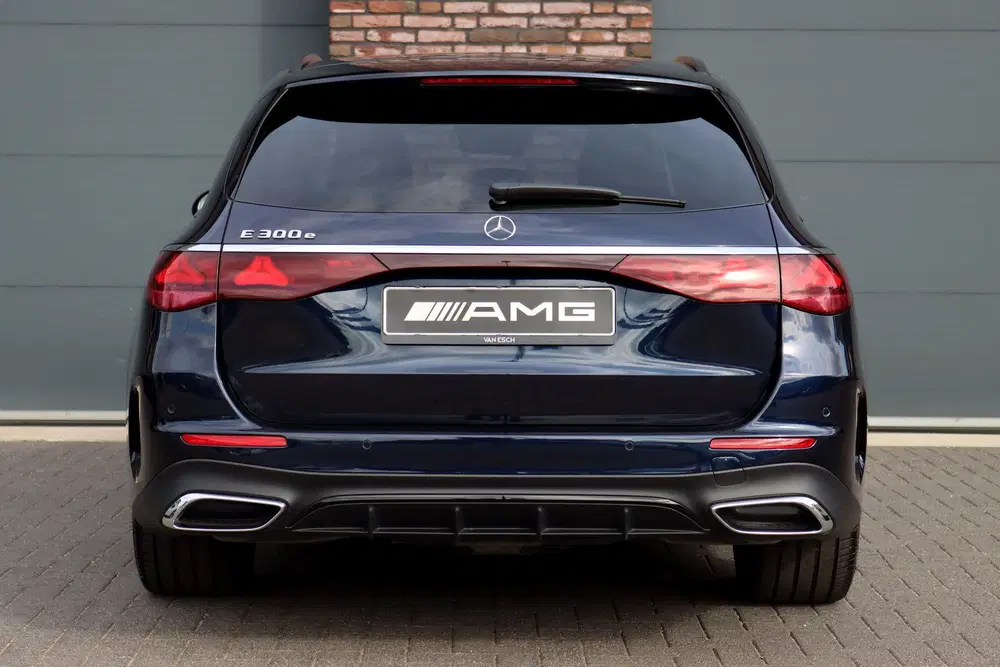 Mercedes-Benz E-Klasse 300 e AMG Line uit 2025, foto 15