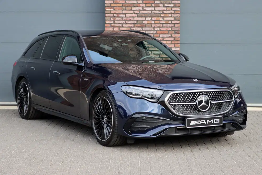 Mercedes-Benz E-Klasse 300 e AMG Line uit 2025, foto 3