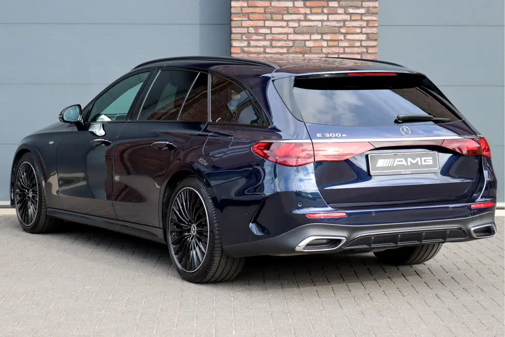 Mercedes-Benz E-Klasse 300 e AMG Line uit 2025, foto 5