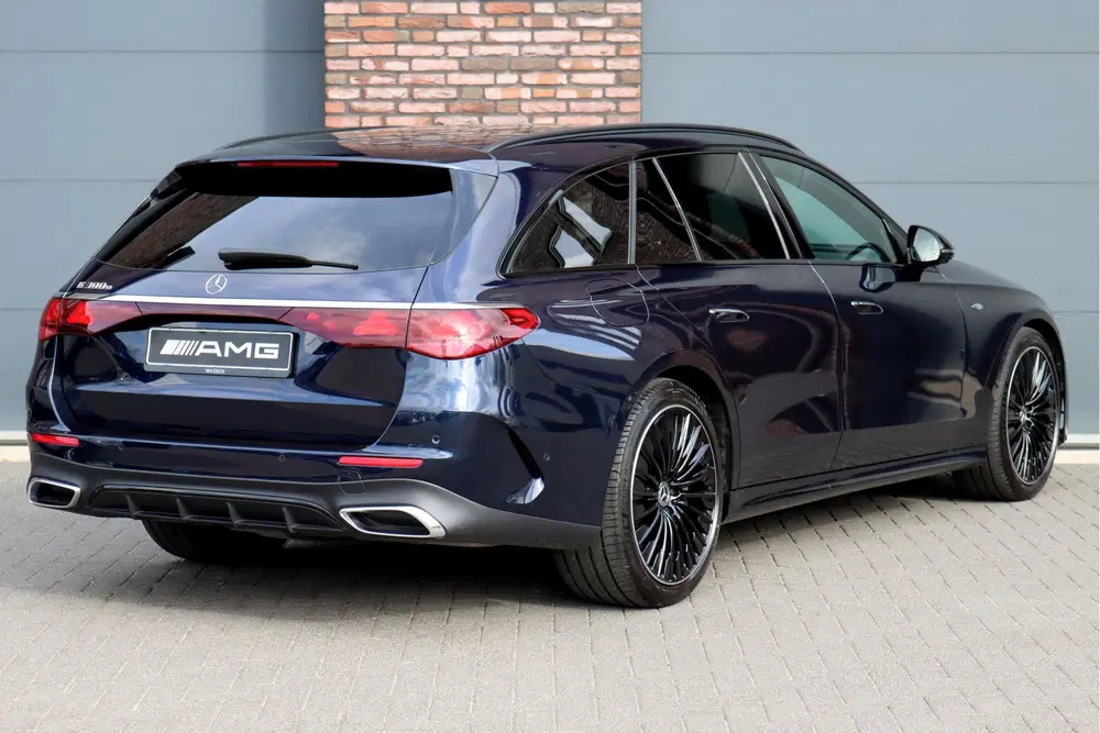 Mercedes-Benz E-Klasse 300 e AMG Line uit 2025, foto 7