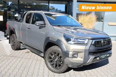 Toyota Hilux 2.8 D-4D X-TRA CAB INVINCIBLE 4WD VAN MARG uit 2022