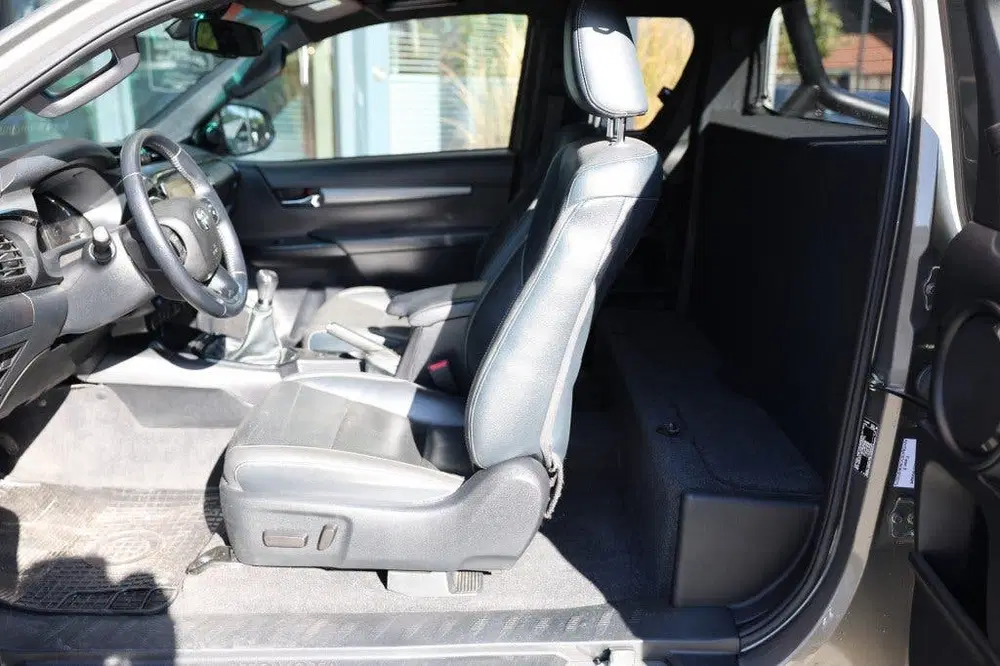 Toyota Hilux 2.8 D-4D X-TRA CAB INVINCIBLE 4WD VAN MARG uit 2022, foto 10