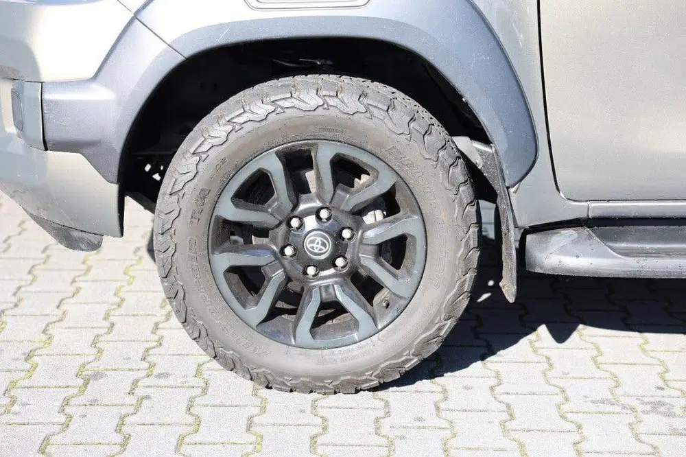 Toyota Hilux 2.8 D-4D X-TRA CAB INVINCIBLE 4WD VAN MARG uit 2022, foto 3