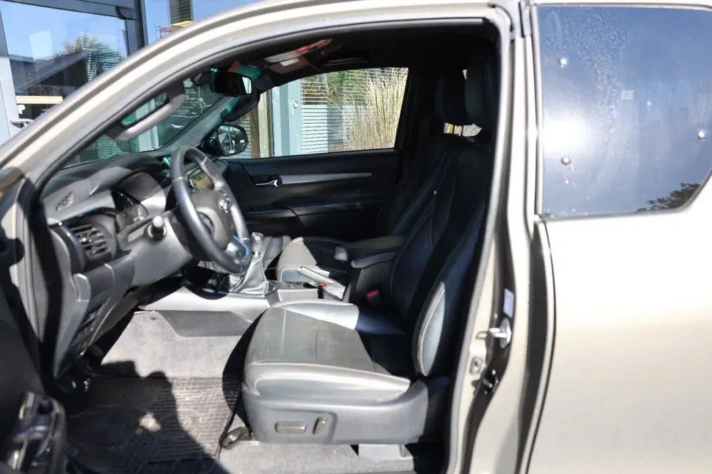 Toyota Hilux 2.8 D-4D X-TRA CAB INVINCIBLE 4WD VAN MARG uit 2022, foto 9
