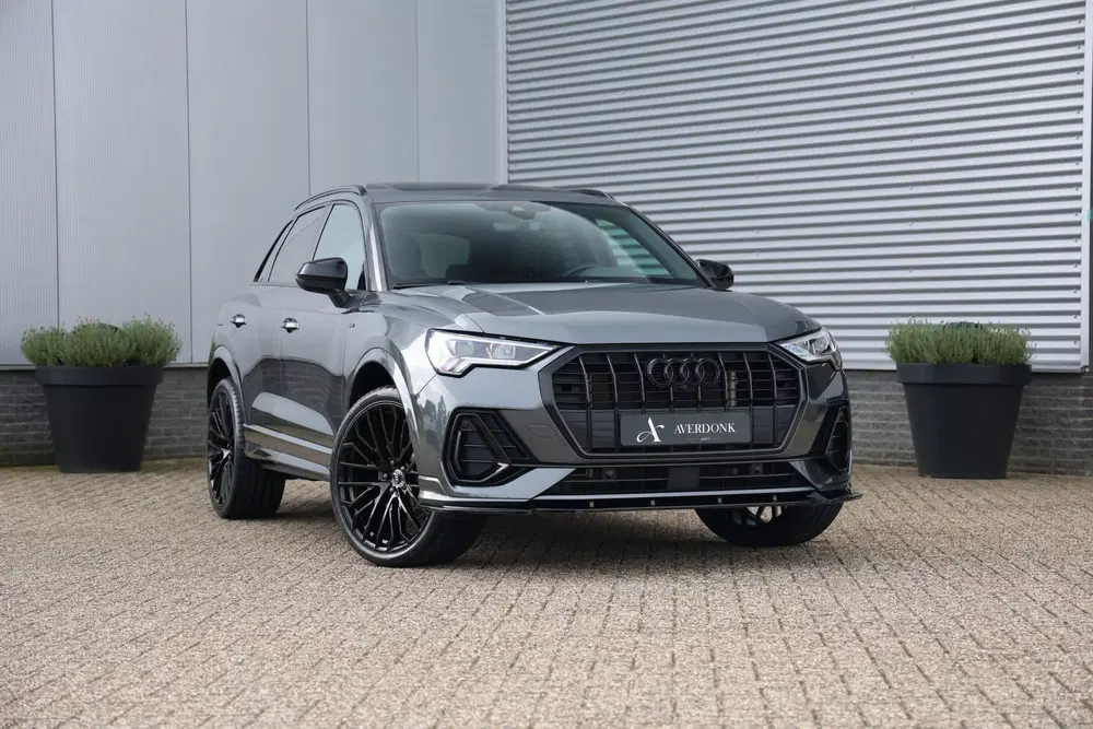 Audi Q3 45 TFSI e 245pk Competition S-Line Black P uit 2022
