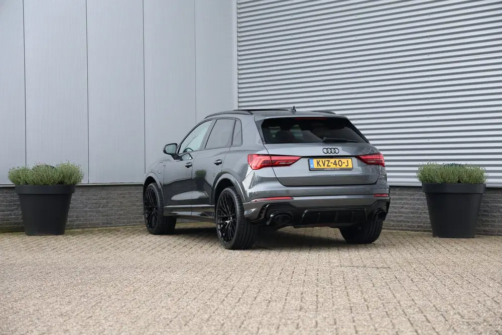 Audi Q3 45 TFSI e 245pk Competition S-Line Black P uit 2022, foto 3