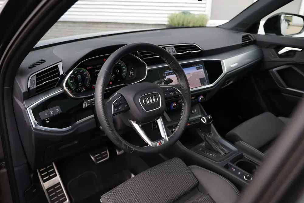 Audi Q3 45 TFSI e 245pk Competition S-Line Black P uit 2022, foto 4