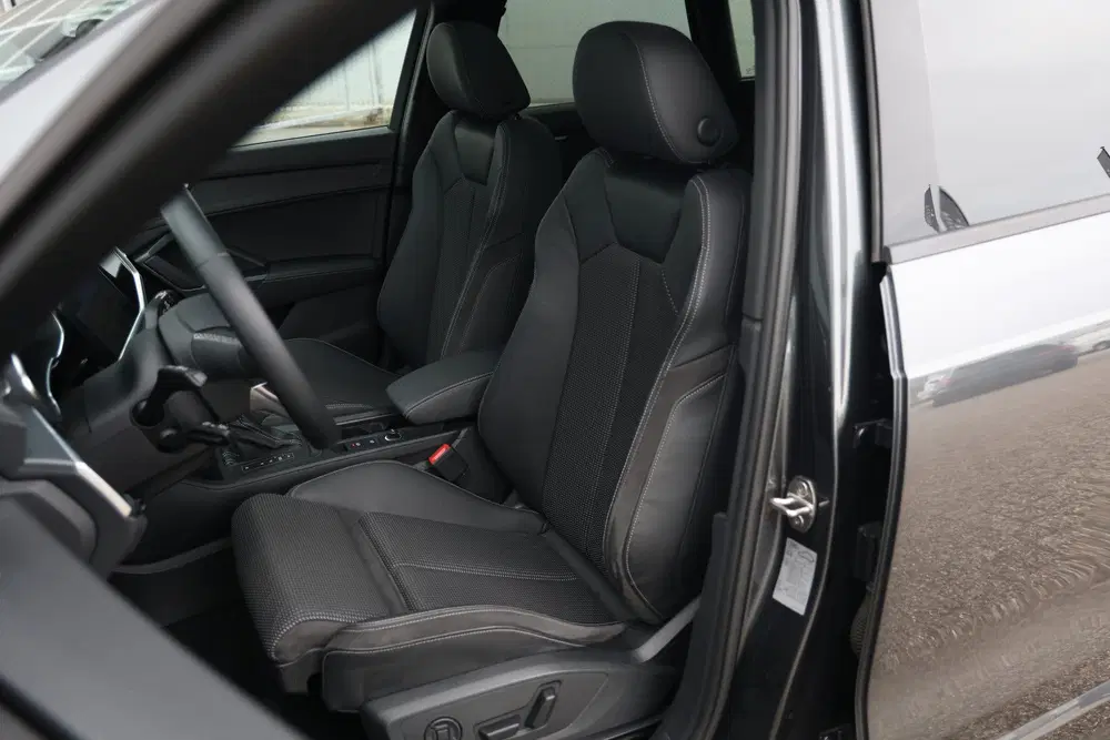 Audi Q3 45 TFSI e 245pk Competition S-Line Black P uit 2022, foto 5