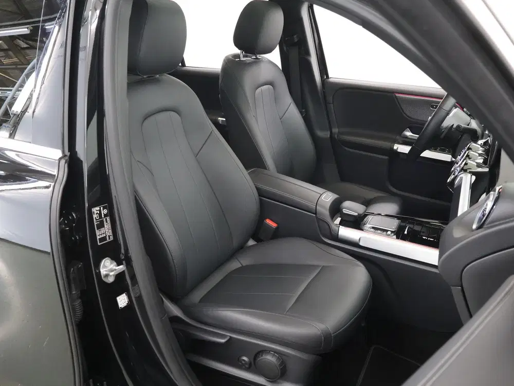 Mercedes-Benz GLB 200 Luxury Line uit 2023, foto 10