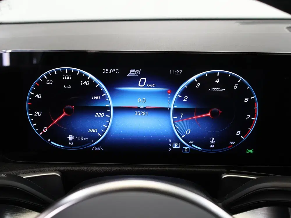 Mercedes-Benz GLB 200 Luxury Line uit 2023, foto 12