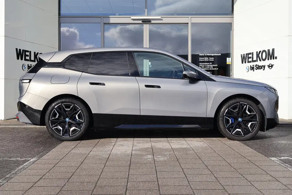BMW iX xDrive40 uit 2023, foto 10