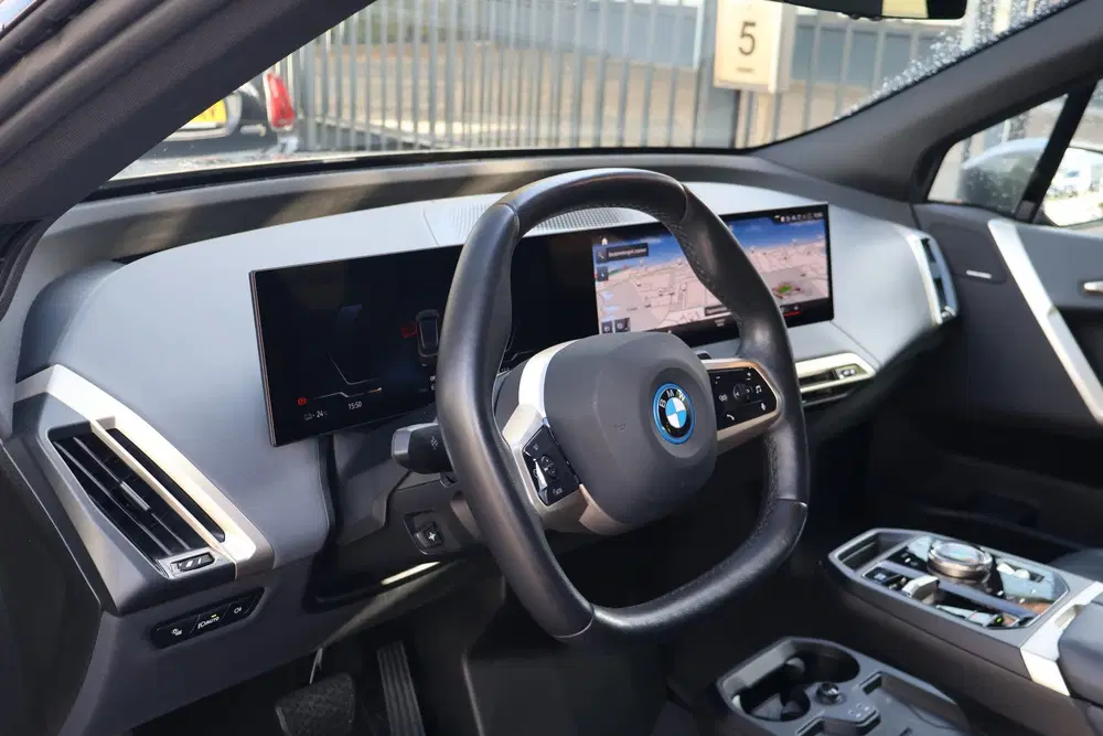 BMW iX xDrive40 uit 2023, foto 15